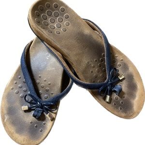 Vionic flip flops in denim blue